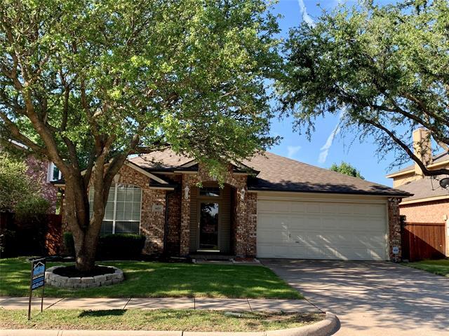 Primary Photo - 1425 Royal Oaks Dr