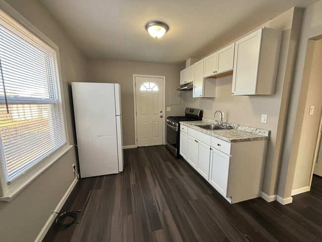 Foto del edificio - 11235 Sherman Ave