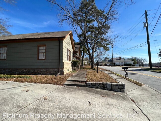 Building Photo - 2 br, 1 bath House - 1011 Peek St Nw