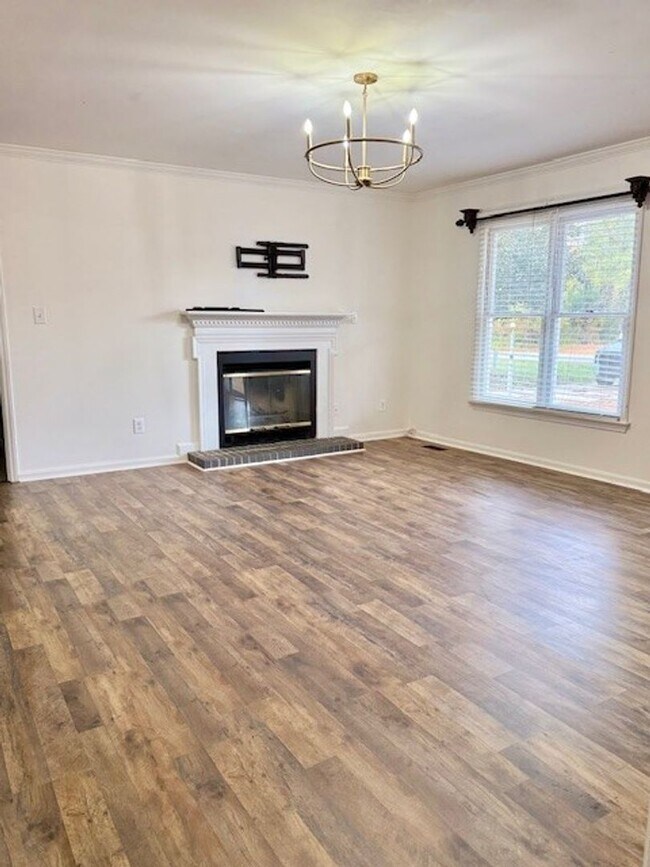 Foto del edificio - 107 Clairmont Rd NE