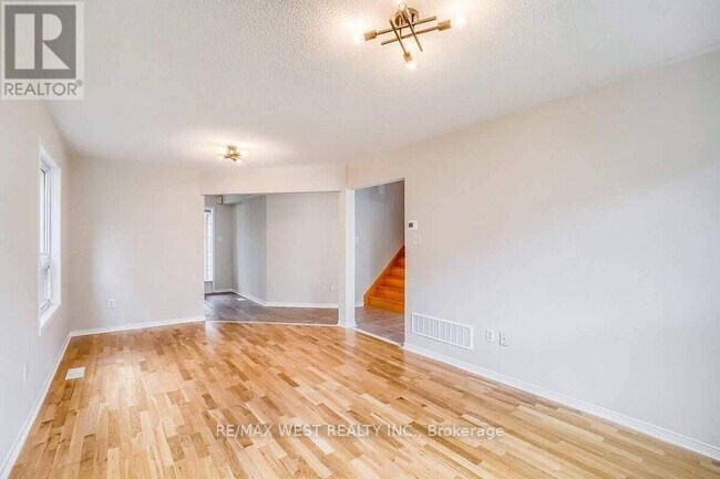 Building Photo - 256 Brisdale Dr