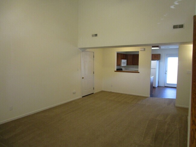 Foto del edificio - 1725-1727-1727 Louise Cir