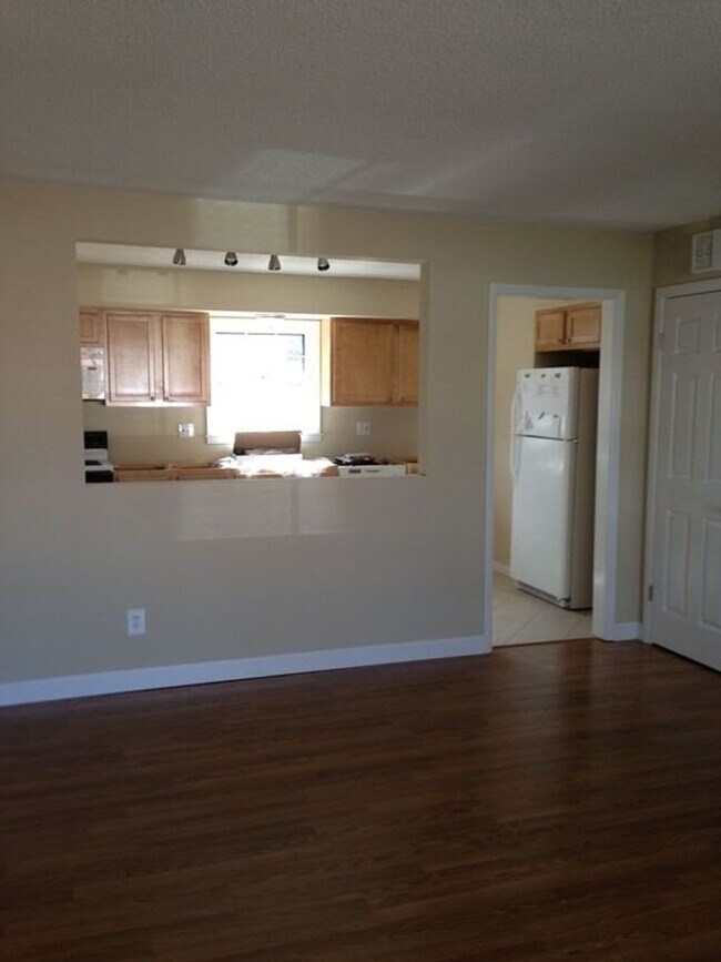 Foto del edificio - Spacious 3Bed/2Bath
