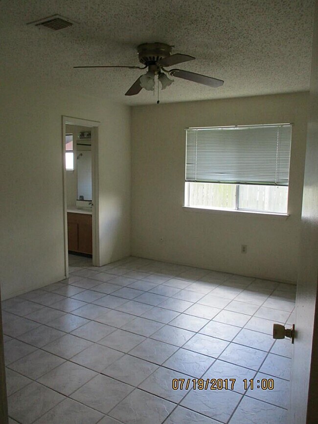 Building Photo - 18719 Lippizaner Dr