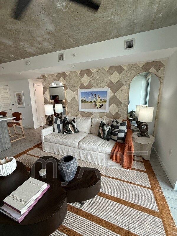 Foto del edificio - 3111 Midtown Blvd