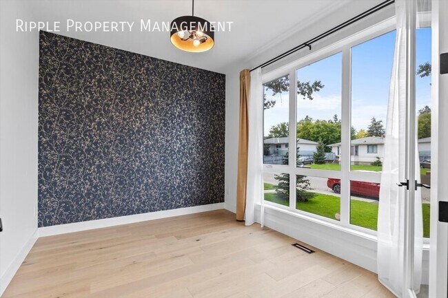 Photo du bâtiment - Modern 3 Beds, 2.5 Baths Duplex | 1 Pet Al...