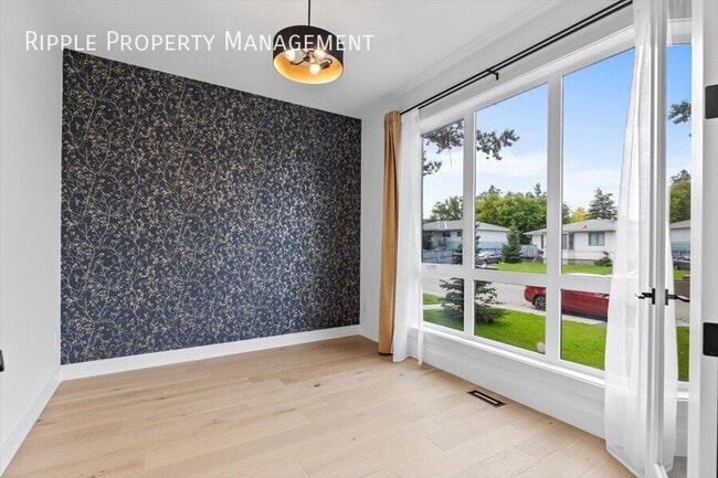 Photo du bâtiment - Modern 3 Beds, 2.5 Baths Duplex | 1 Pet Al...