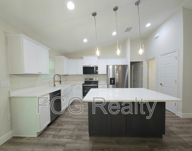 Building Photo - 9547 N Sandree Dr