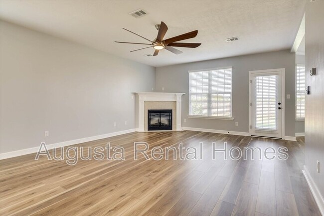 Foto del edificio - 1015 Rosland Cir