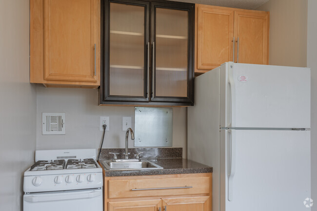 0HAB, 1BA - 478SF - Steward Tower Apartments