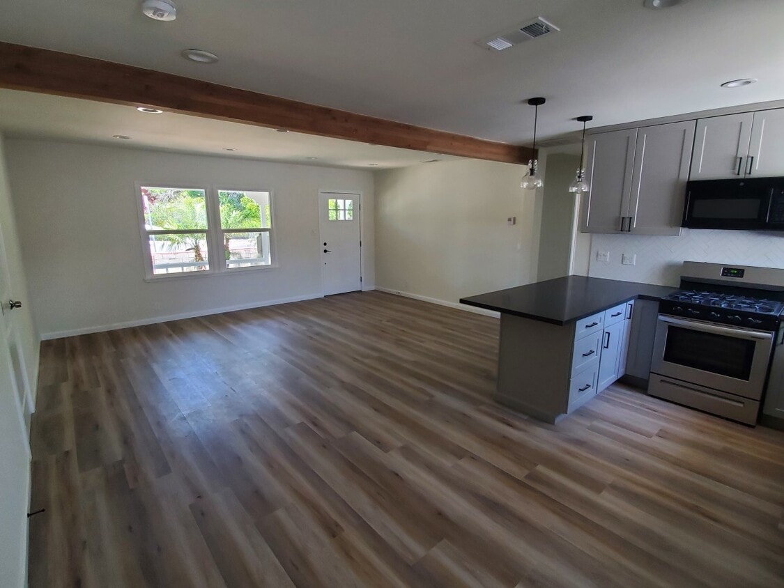 Primary Photo - 14156 Emelita St