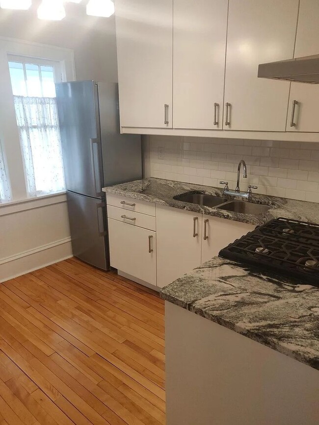 Building Photo - 1907 11th Ave S