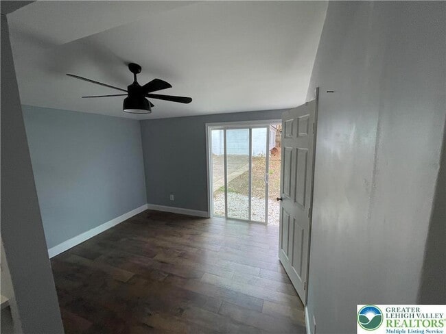 Foto del edificio - 132 E Union Blvd