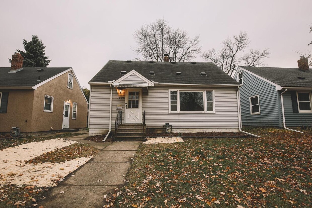 Primary Photo - 3 Bed | 3 Bath Home in Desired Location - ...