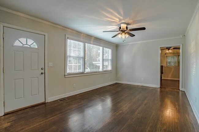 Building Photo - 3 Bedroom 2 Bathroom Home  Near Downtown G...