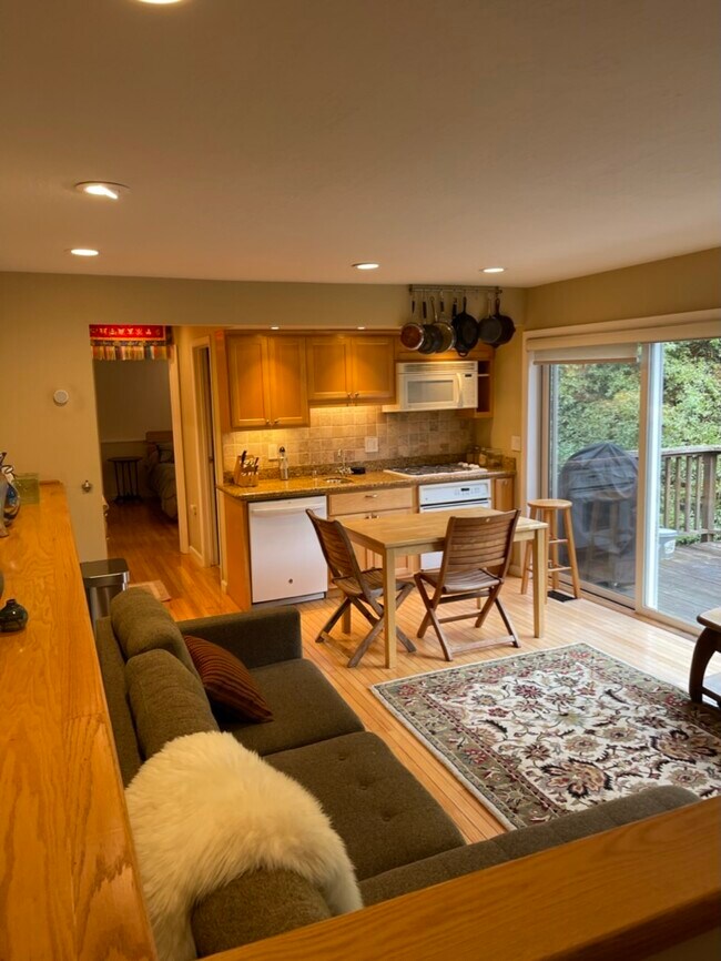 17 Edgecroft Rd Unit Edgecroft, Kensington, CA 94707 Apartments in