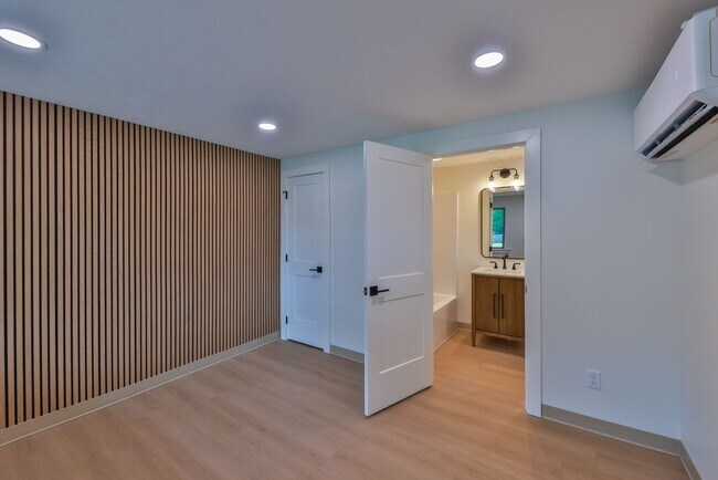 Foto del edificio - Modern Remodel with Designer Finishes | All Utilities Included