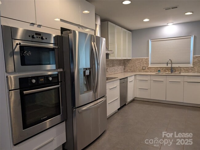 Foto del edificio - 1418 Briar Creek Rd