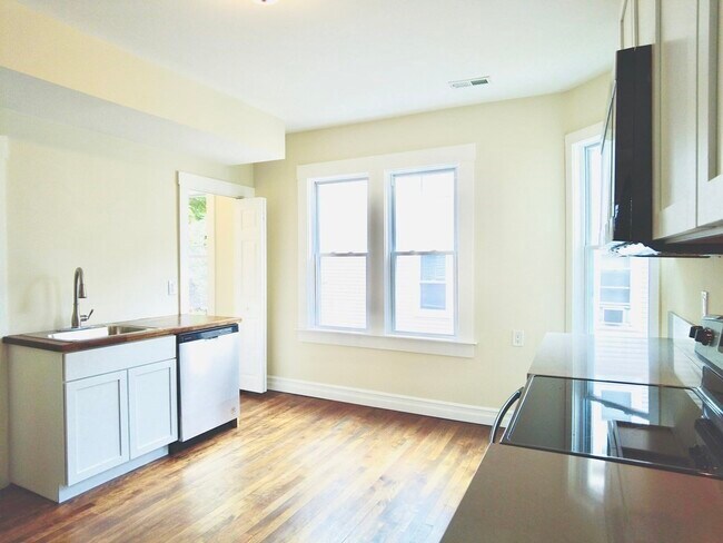 Building Photo - 6 Moen St