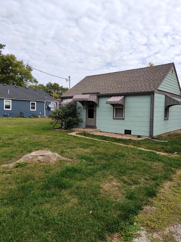 Primary Photo - 8729 N Main St