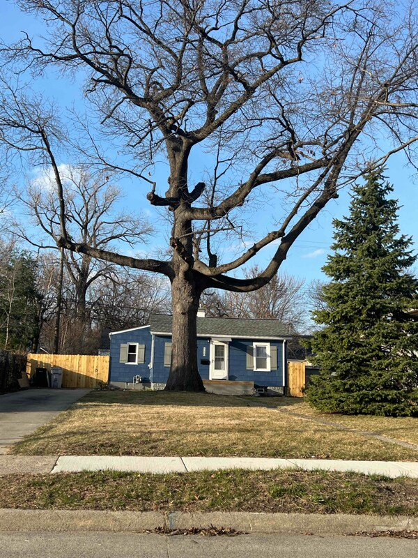 Foto principal - 150 W Harry Ave