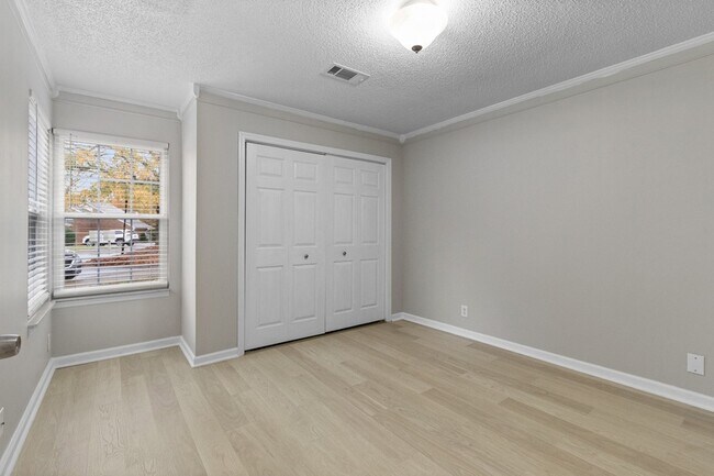 Building Photo - 315 Yorkshire Cir