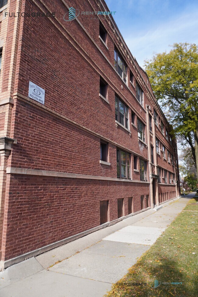 Foto del edificio - 4832 W Montrose Ave