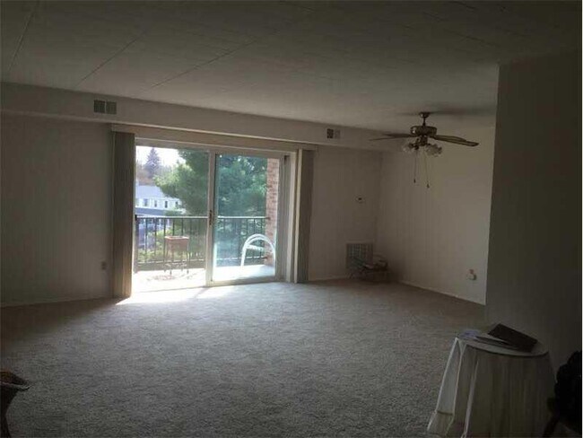 Building Photo - 604 Calais Dr