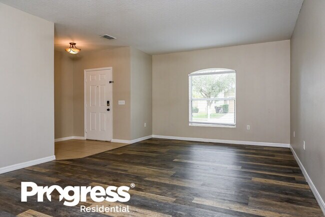 Foto del edificio - 6881 Glenbrook Dr