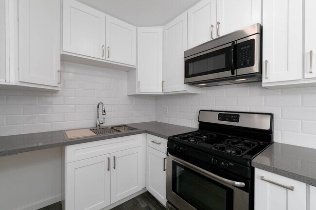 Foto del edificio - 1669 N Hollywood Way