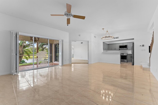 Foto del edificio - 2505 Fairway Dr N