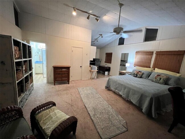 Building Photo - 16142 Spring Branch Trail