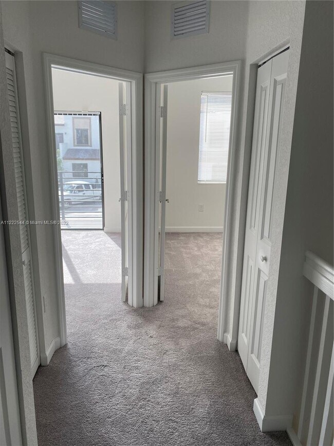 Building Photo - 337 NE 208th Terrace
