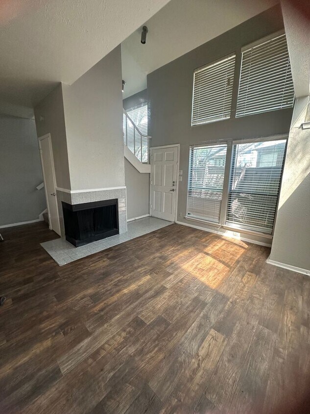Primary Photo - Ready to move in. One bedroom one & half b...