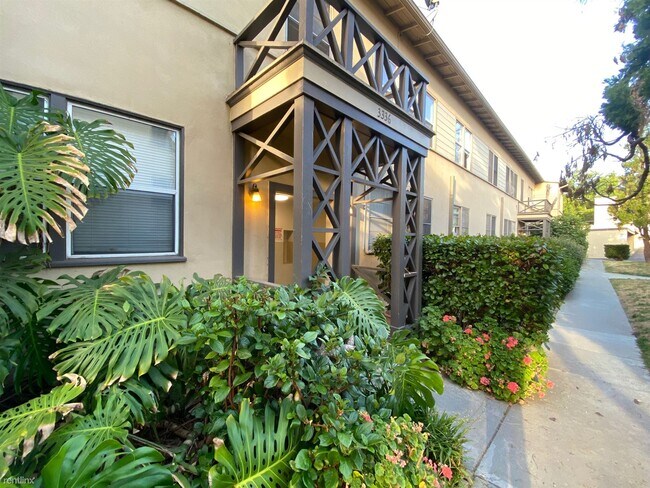 Building Photo - 1 br, 1 bath Apartment - 3336 Rowena Avenue D