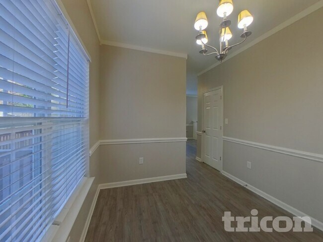 Foto del edificio - 6250 Dumont Ln