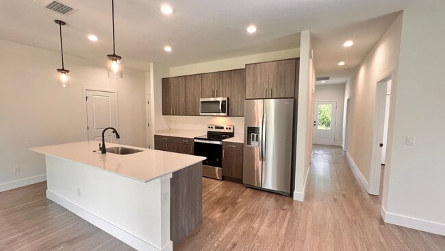 Building Photo - BRAND NEW 4 BD/2BA Home in Beautiful Palm ...