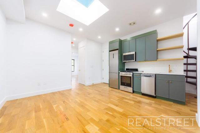 Foto principal - 3 bedroom in BROOKLYN NY 11211