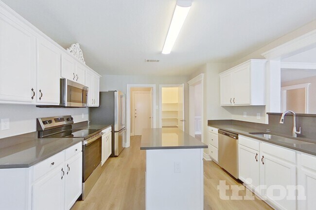 Foto del edificio - 3454 Charing Cross Rd