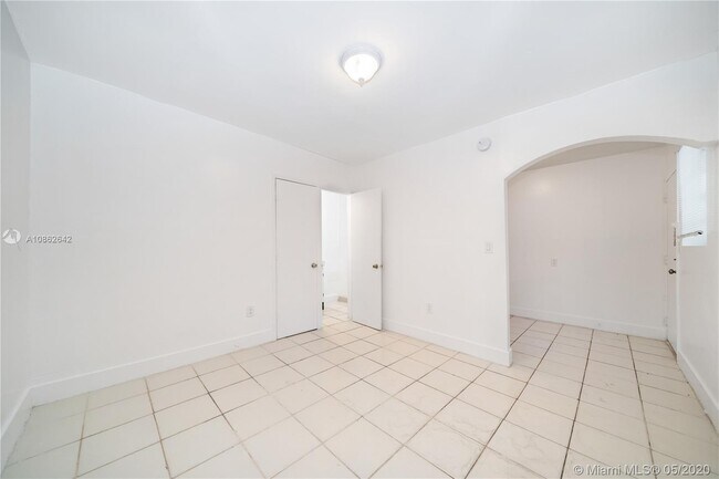 Building Photo - 5305 Biscayne Blvd