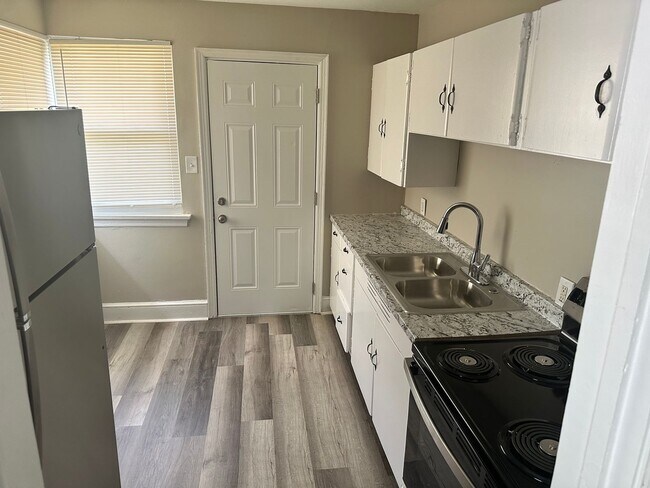 Photo - Myers Park Two Bedroom Duplex off S.Kings ... House