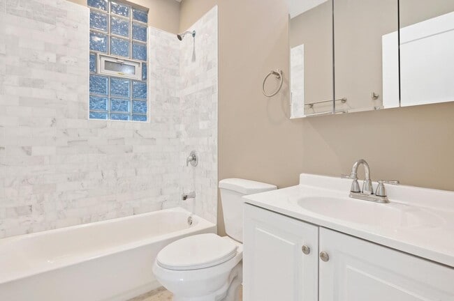 Foto del edificio - 3311 N Ravenswood Ave