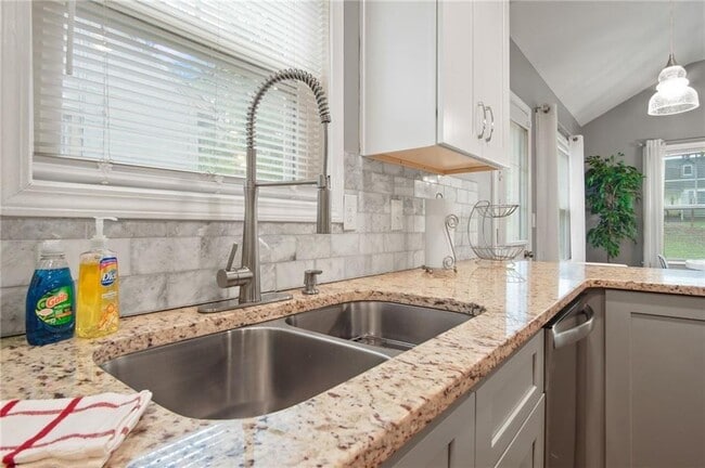 Foto del edificio - 1547 Willowbrook Dr SW