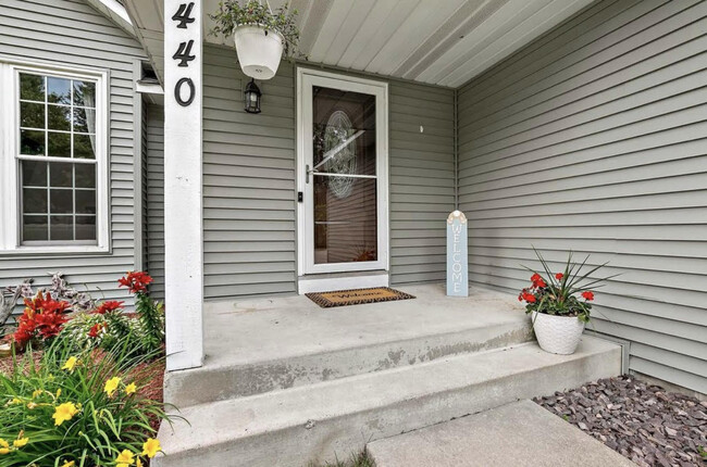 Building Photo - 2440 Flandrau St