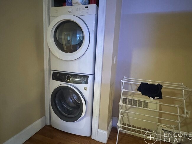 Building Photo - 44 Hillside St