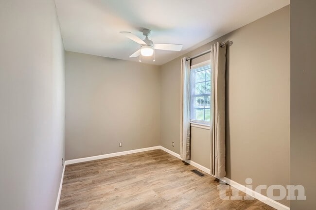 Foto del edificio - 2210 Weddington Rd