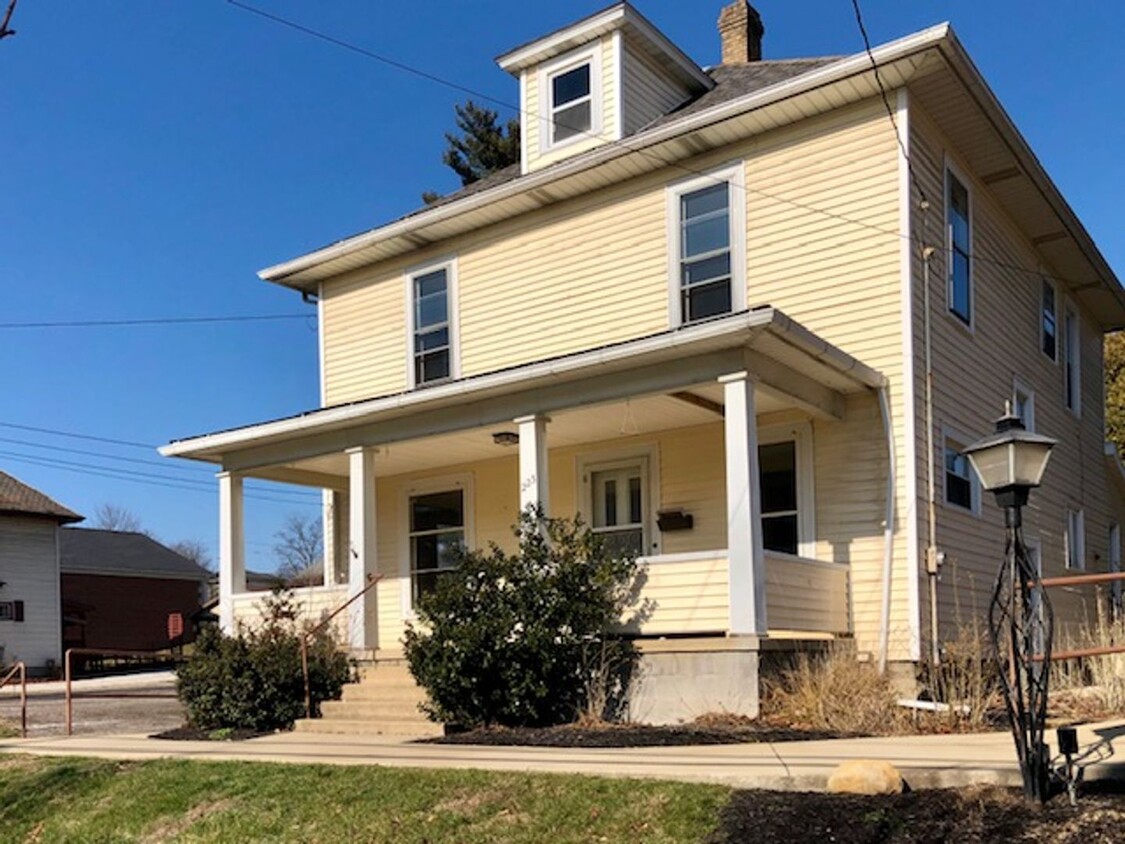 Primary Photo - LOUDONVILLE - 2 Story, 4 Bedroom, 1 1/2 Ba...