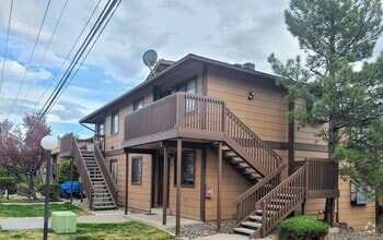 Building Photo - 1400 Selmi Dr