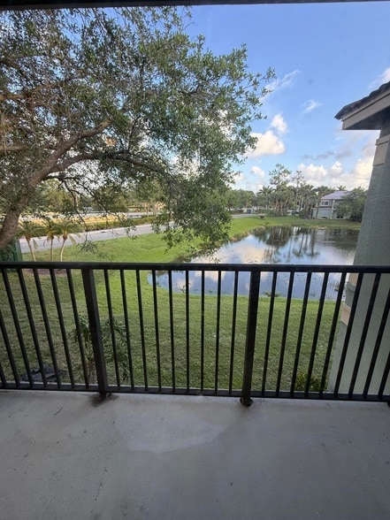 Foto del edificio - 280 Crestwood Cir