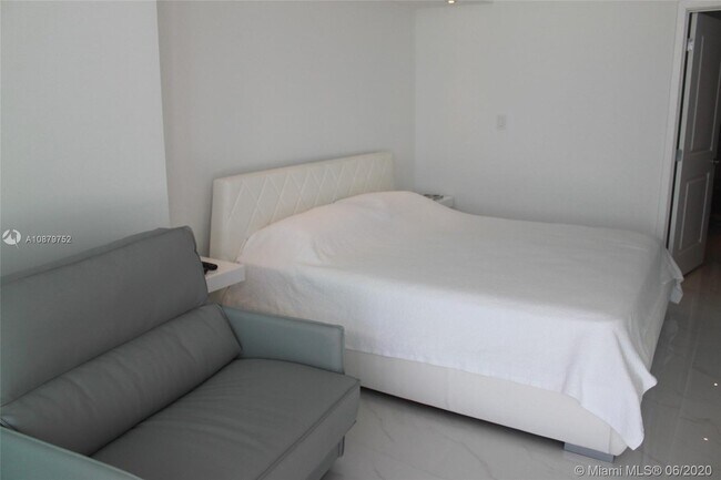 Building Photo - 400 Sunny Isles Blvd